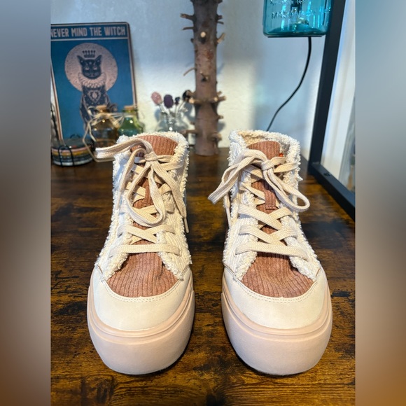 Rocket Dog “Flairio” Platform Corduroy Sneakers - Picture 5 of 9